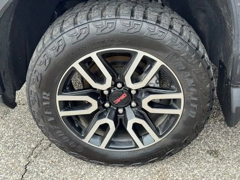 Used 2025 GMC Sierra 1500 AT4 w/ AT4 Premium Package image 24