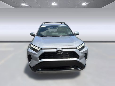 Used 2025 Toyota RAV4 SE w/ Convenience Package AWD/4WD image 6