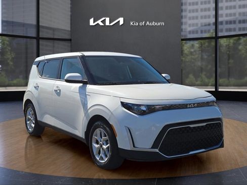 Used 2025 Kia Soul LX w/ LX Technology Package image 3