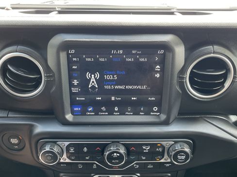 Used 2020 Jeep Gladiator Overland image 26