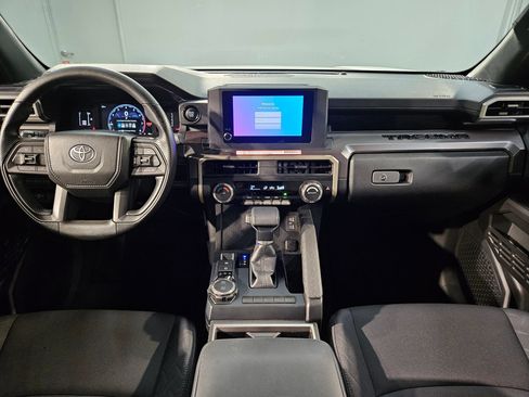 Certified 2025 Toyota Tacoma SR5 AWD/4WD image 10