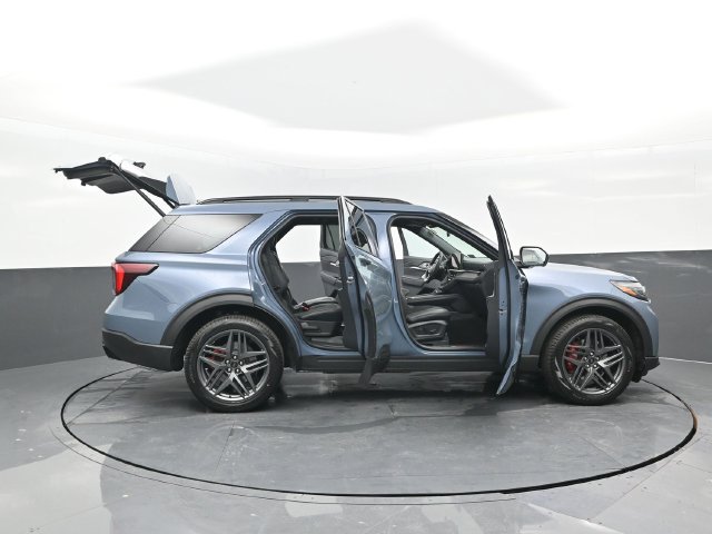Certified 2025 Ford Explorer ST w/ Sun And Sound Package AWD/4WD image 33
