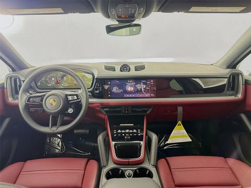 New 2026 Porsche Cayenne Coupe image 10