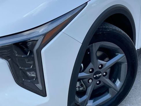 Used 2025 Kia K4 LXS image 8