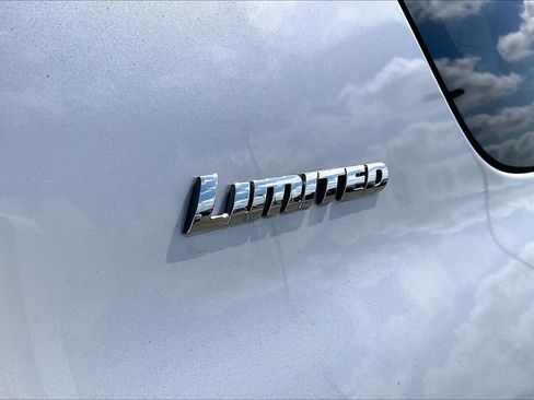 Used 2024 Toyota 4Runner Limited AWD/4WD image 9
