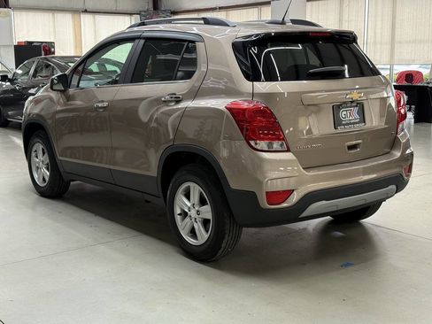 Used 2018 Chevrolet Trax LT w/ LT Convenience Package image 3