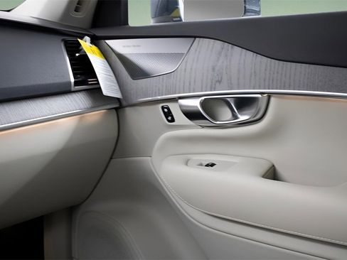 New 2025 Volvo XC90 T8 Plus w/ Protection Package Premier image 25