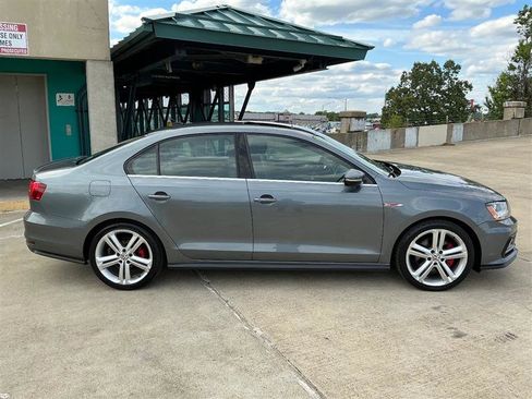 Used 2017 Volkswagen Jetta GLI FWD image 8