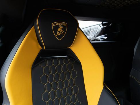 Used 2024 Lamborghini Revuelto AWD/4WD image 24