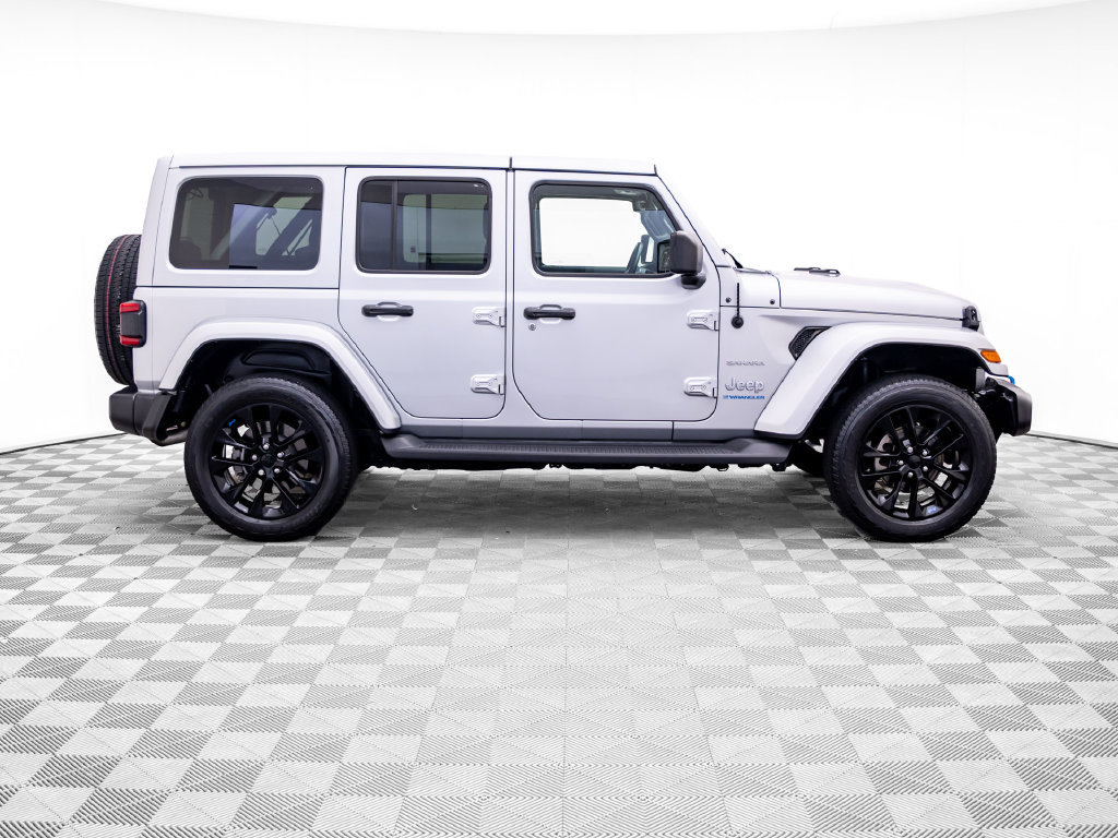 Used 2023 Jeep Wrangler Unlimited Sahara w/ Cold Weather Group AWD/4WD image 6