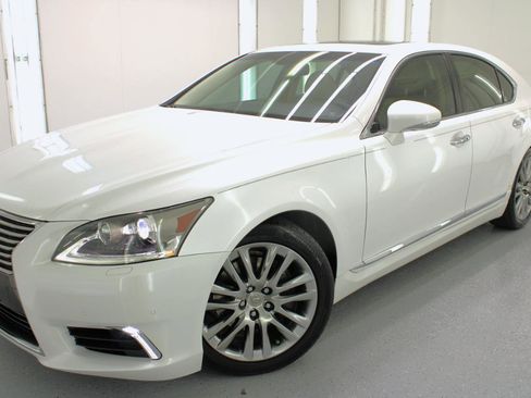 Used 2016 Lexus LS 460 w/ Comfort Package image 13