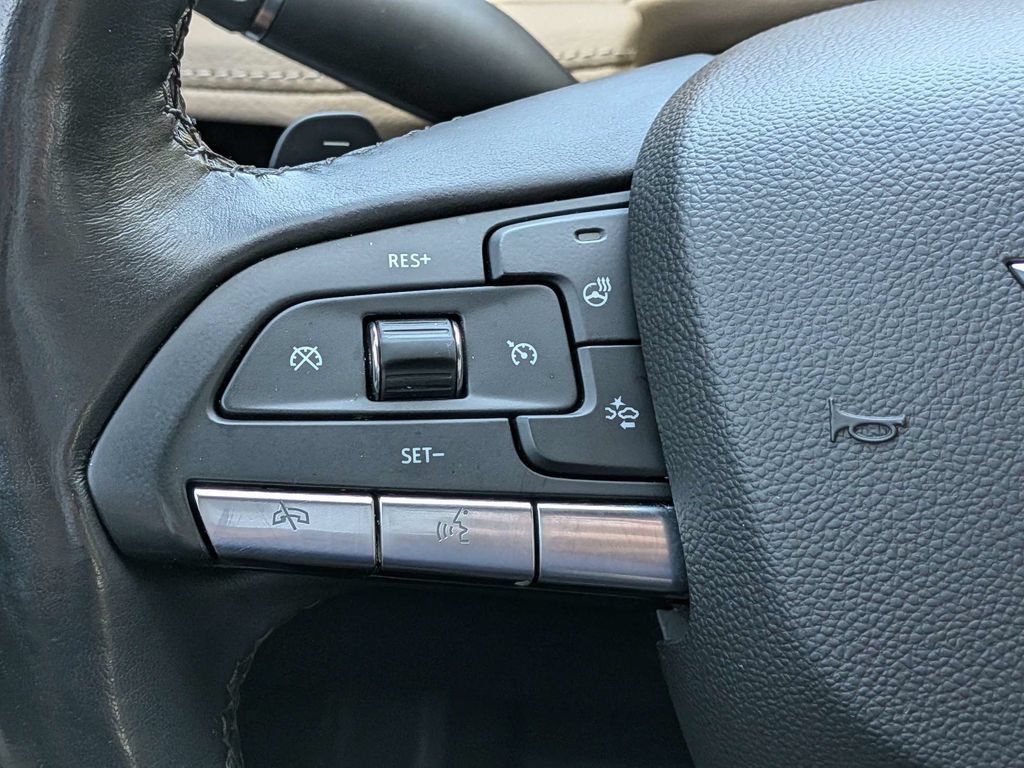 Used 2025 Cadillac XT4 Premium Luxury FWD image 27