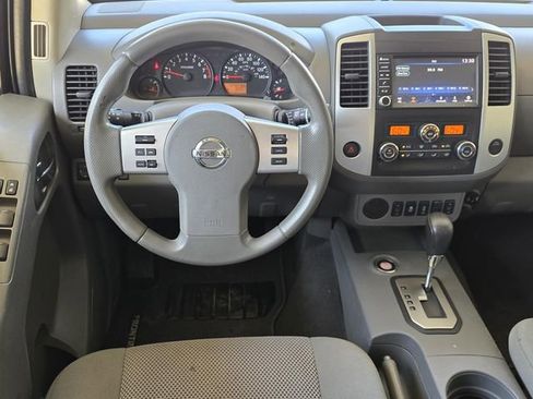 Used 2020 Nissan Frontier SV RWD image 9
