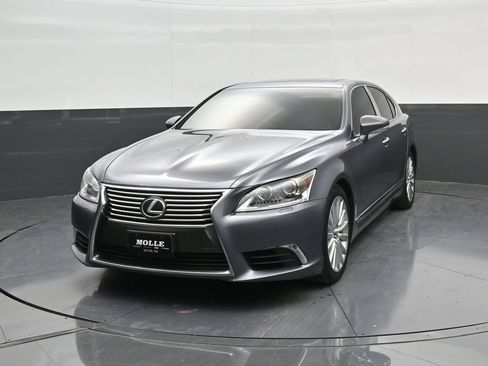 Used 2017 Lexus LS 460 AWD w/ Comfort Package image 3
