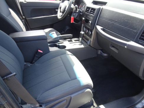 Used 2011 Jeep Liberty Sport image 21