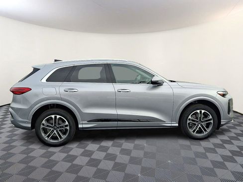 Used 2025 Audi Q5 Premium Plus w/ Premium Plus image 7