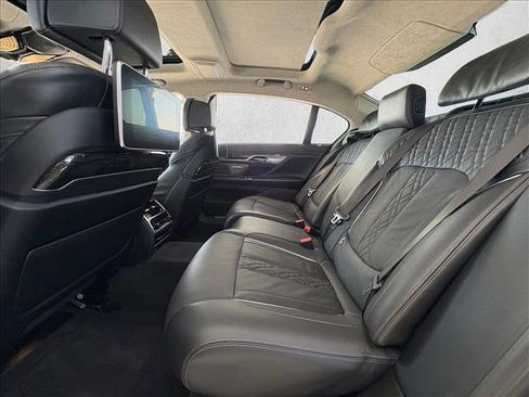 Used 2022 BMW M760i xDrive w/ Luxury Rear Seating Package image 20