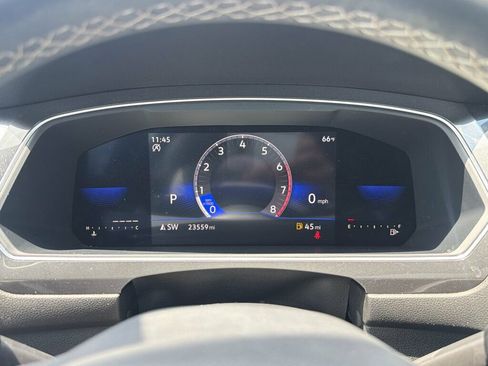 Used 2022 Volkswagen Tiguan SE FWD image 22