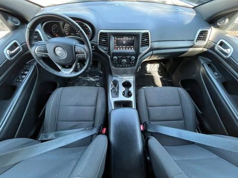 Used 2019 Jeep Grand Cherokee Laredo AWD/4WD image 19
