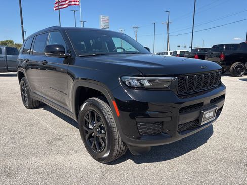 New 2025 Jeep Grand Cherokee L Altitude image 7