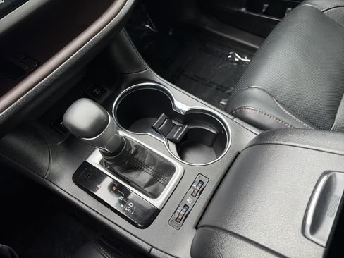 Used 2019 Toyota Highlander Limited AWD/4WD image 25