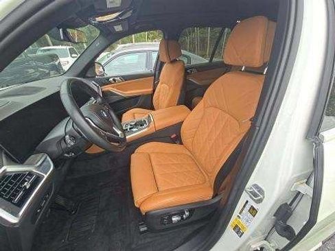 Used 2024 BMW X5 xDrive50e w/ Premium Package AWD/4WD image 3