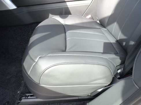 New 2026 Land Rover Range Rover Long Wheelbase SE image 13