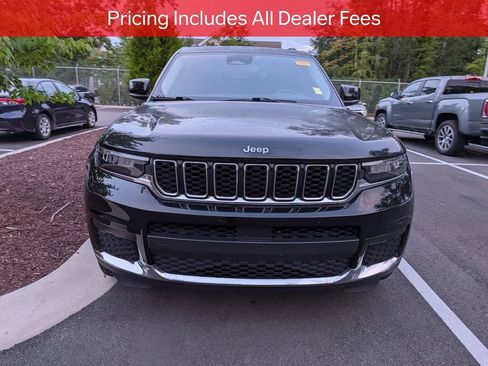 Used 2022 Jeep Grand Cherokee L Laredo w/ Luxury Tech Group I AWD/4WD image 2