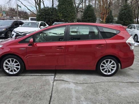 Used 2013 Toyota Prius V Five image 2