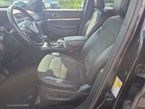 Used 2019 Ford Explorer XLT w/ XLT Sport Appearance Package AWD/4WD image 26