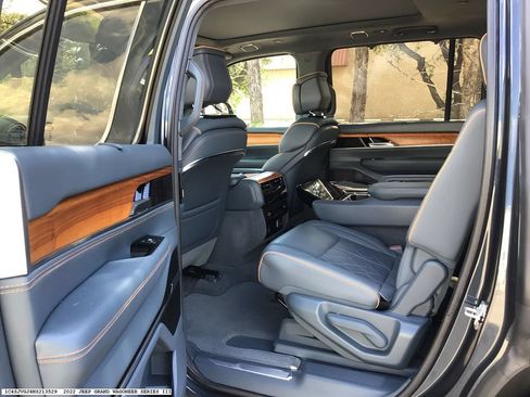 Used 2022 Jeep Grand Wagoneer Series III AWD/4WD image 9