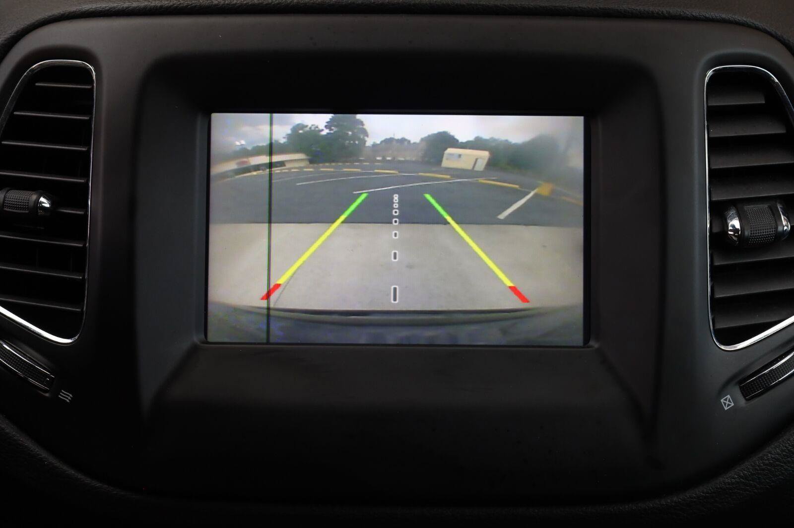 Used 2019 Jeep Compass Latitude FWD image 38