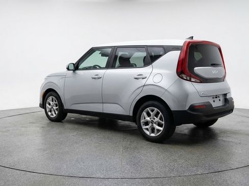 Used 2025 Kia Soul LX w/ LX Technology Package FWD image 6
