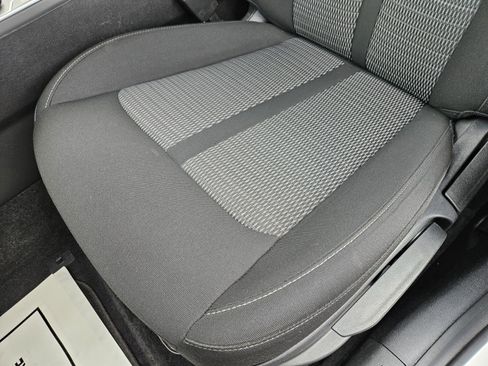 Used 2023 Kia Sorento LX image 8