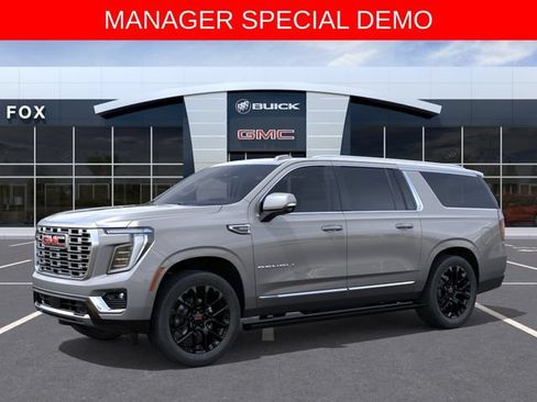 Used 2026 GMC Yukon XL Denali w/ Denali Reserve Package AWD/4WD image 2