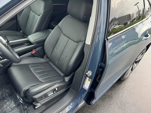 Used 2021 Audi e-tron Prestige w/ Prestige Package image 25