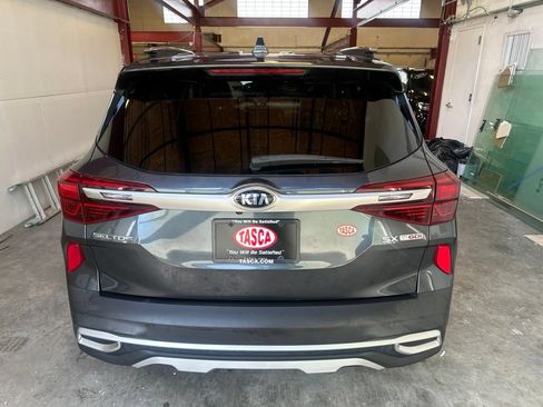 Used 2021 Kia Seltos SX w/ SX Sunroof Package AWD/4WD image 4