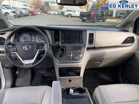 Used 2020 Toyota Sienna XLE image 9