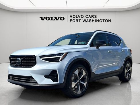 Certified 2026 Volvo XC40 B5 Plus AWD/4WD image 1