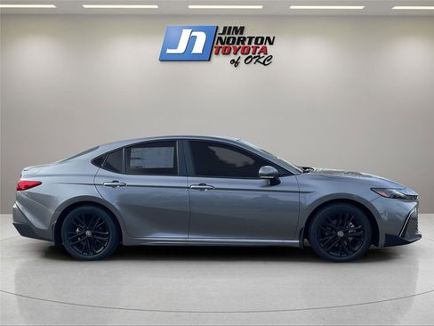 New 2026 Toyota Camry SE image 4