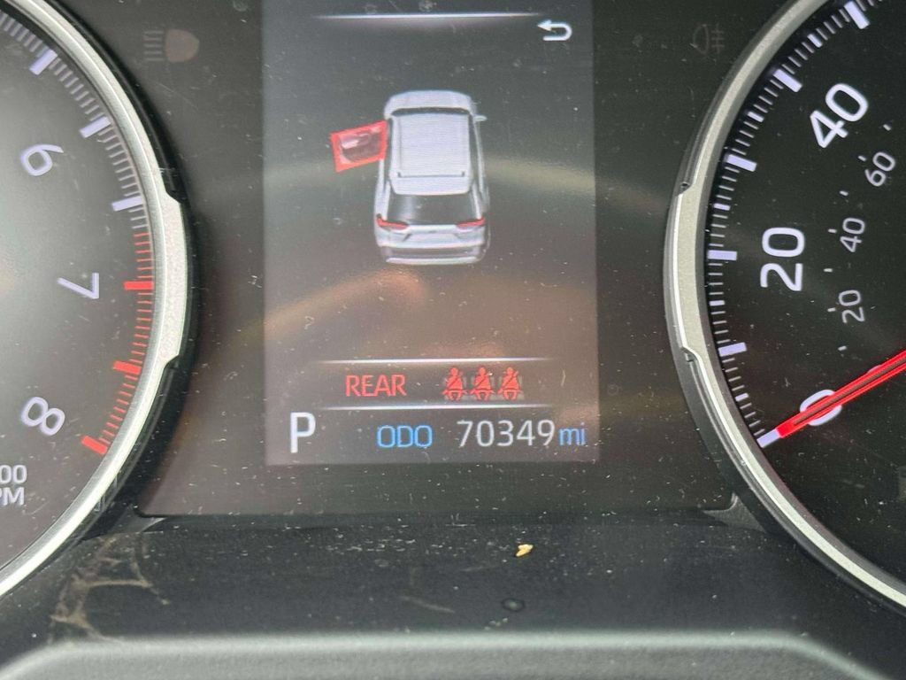 Used 2021 Toyota RAV4 LE AWD/4WD image 25