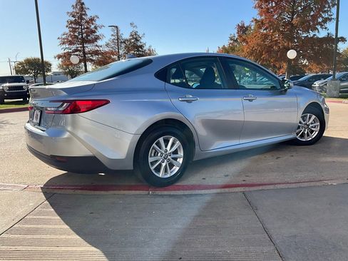 Used 2025 Toyota Camry LE image 6