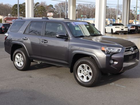 Used 2022 Toyota 4Runner SR5 Premium image 2