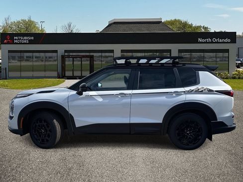 New 2026 Mitsubishi Outlander AWD image 3