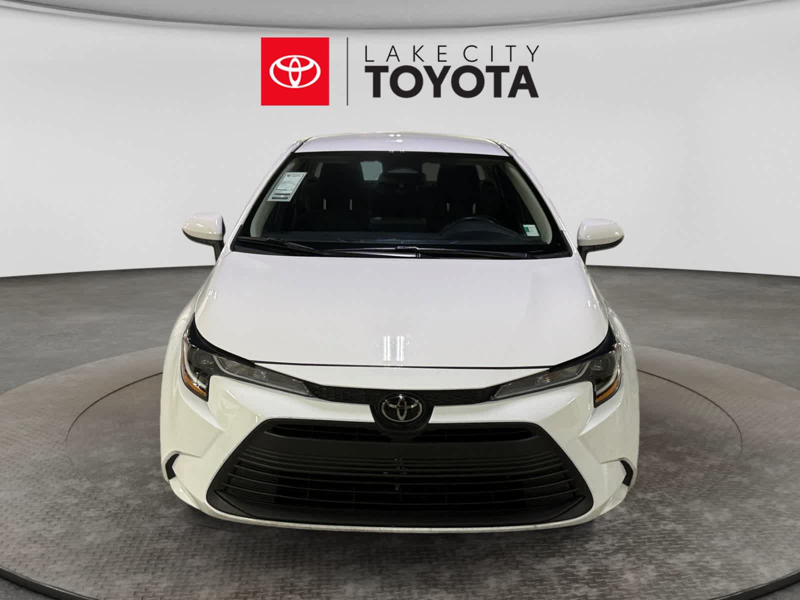 Used 2025 Toyota Corolla LE FWD image 14