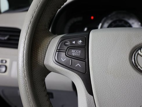 Used 2012 Toyota Sienna SE FWD image 31
