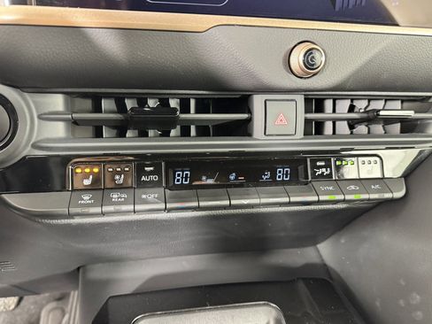 Used 2025 Toyota Crown image 14