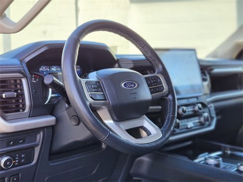 Used 2022 Ford Expedition XLT image 21