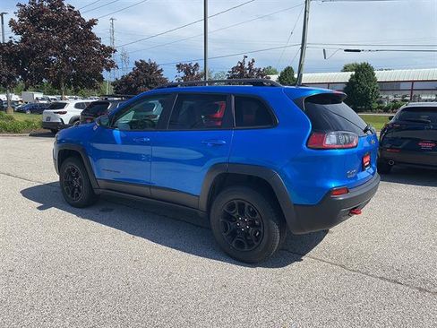 Used 2019 Jeep Cherokee Trailhawk w/ Comfort/Convenience Group AWD/4WD image 2