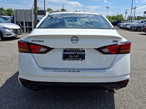 Certified 2023 Nissan Altima 2.5 SR w/ SR Premium Package FWD image 5